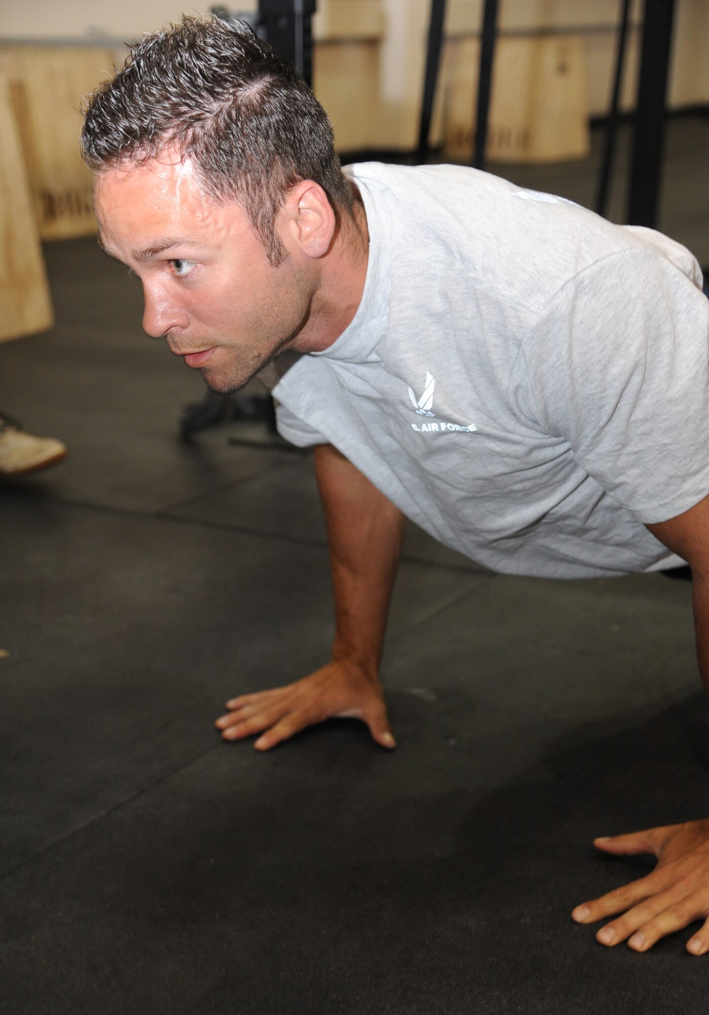 Staff Sgt. Shane Wilkinson, 334th Training Squadron, does pushups during the warfighter fitness challenge May 9, 2013, at the Dragon Fitness Center, Keesler Air Force Base, Miss.  The timed challenge also consisted of completing activities such as pullups, situps and a 40-yard kettle bell “farmer’s walk.”   Wilkinson placed third in the challenge with an overall time of 2 minutes, 26 seconds.  The event was part of Keesler’s support for national sports and fitness month.  (U.S. Air Force photo by Kemberly Groue)
