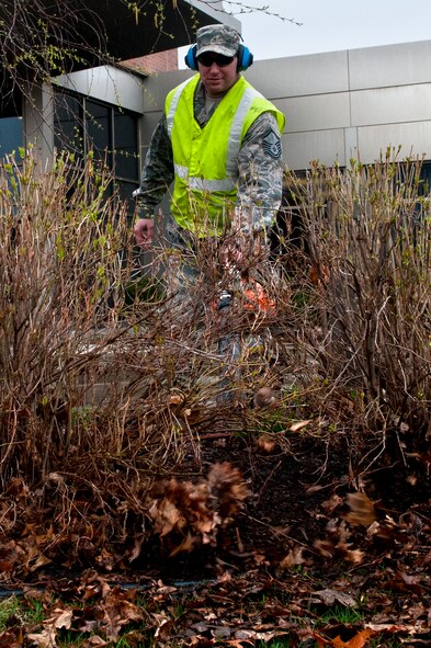 Master Sgt. Andrew Kath, 133rd Civil Engineering Squadron, utilizes a leaf blower to remove leafs from under the bushes at St. Paul Minn., May 09, 2013. 
(U.S. Air Force photo by Staff Sgt. Austen Adriaens/released)
