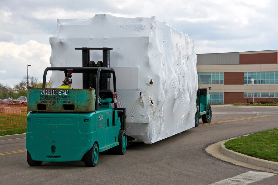 The Research Altitude Chamber is maneuvered through the service entrance of Building 850. (U.S. Air Force photo by Mr. Rick Eldridge)

