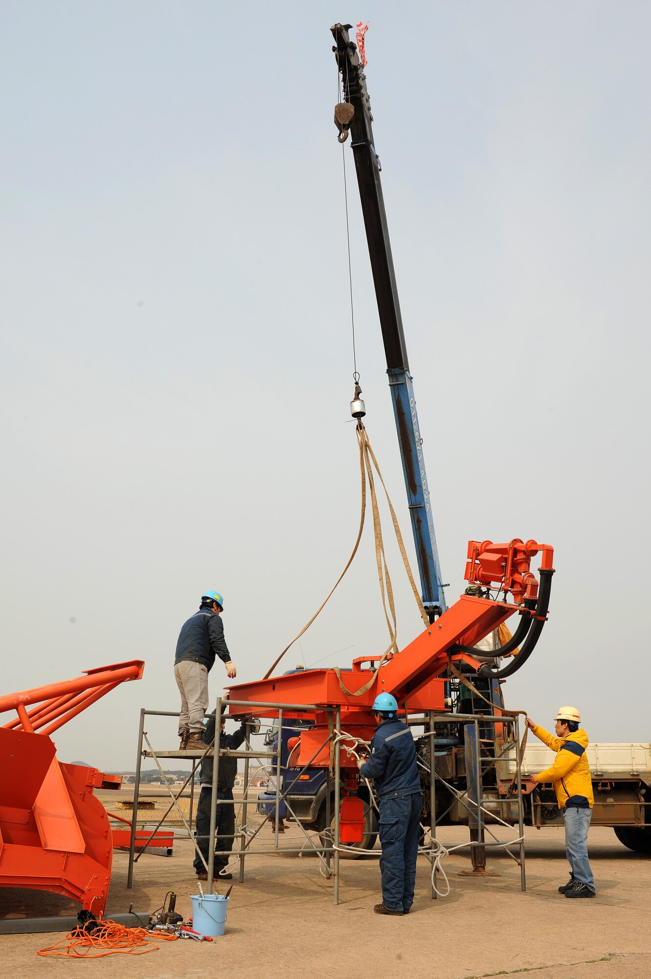 KUNSAN AIR BASE, Republic of Korea -- South Korean contractors secure a harness to a section of an analog radar dish at Kunsan Air Base, Republic of Korea, March 28, 2013. The radar system was replaced with a Digital Airport Surveillance Radar system, which required less maintenance and upkeep. (U.S. Air Force photo by Staff Sgt. Jonathan Fowler/Released)