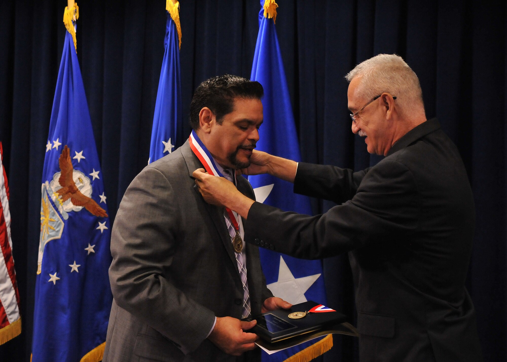 Leonard Gonzales, director of the SMC Equal Opportunity Office, accepts the FEB Partnership award on the STEM-Diversity Group’s behalf, May 8.  (Photo by Sarah Corrice)