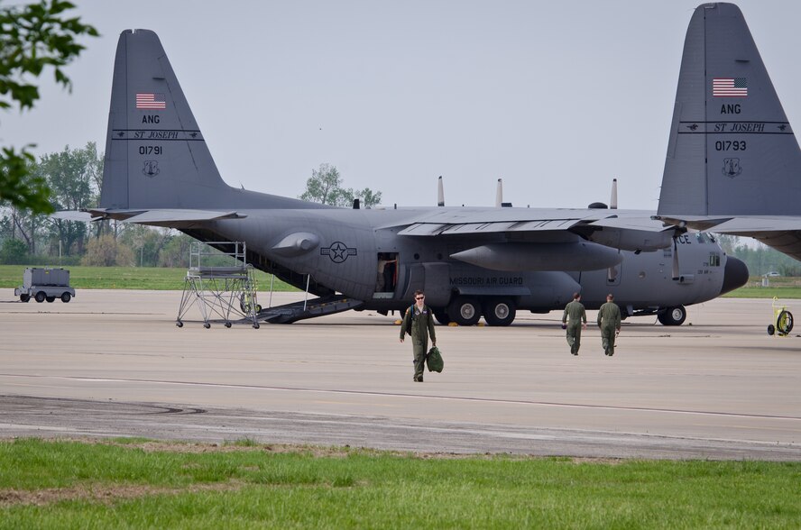 A U.S. Airman with the 180th Airlift Squadron, Missouri Air National Guard, returns from a training mission at Rosecrans Air National Guard Base, Mo., May 15, 2013. (U.S. Air National Guard photo by Tech. Sgt. Michael Crane/Released)