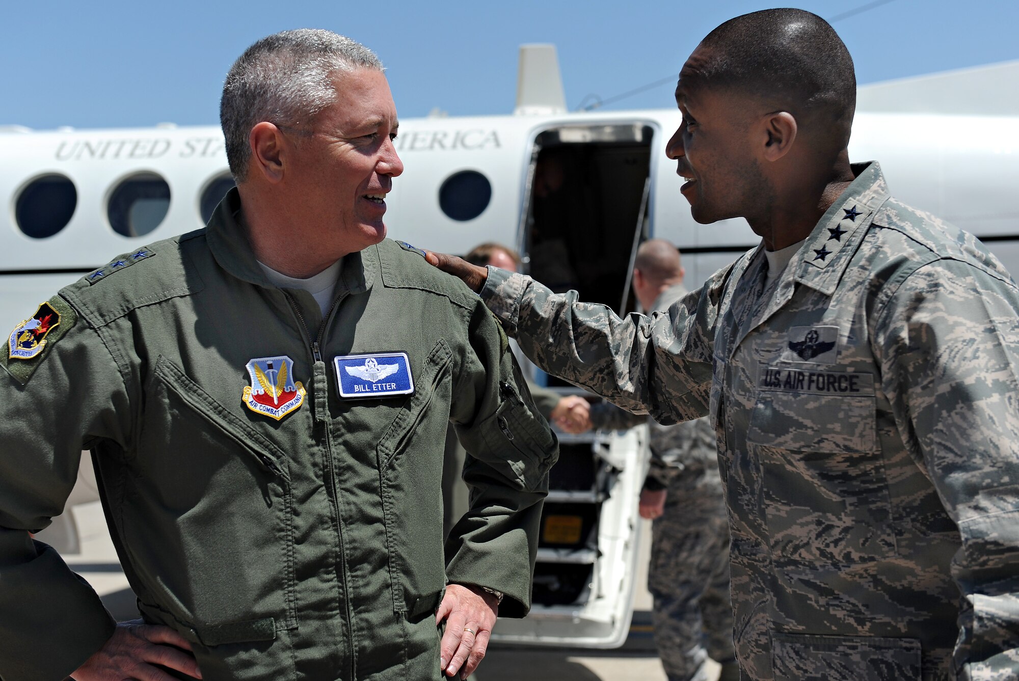 130513-F-OH119-076.jpg
SCOTT AFB, Ill. - Lt. Gen. Darren W. McDew, Commander, 18th Air Force,
right, greets, Lt. Gen. William H. Etter, Commander, Continental U.S. North
American Aerospace Defense Command Region - 1st Air Force (Air Forces
Northern), here May 13. Gen. Etter met with Mobility Airmen and leaders
during his visit, expressing appreciation for their support of his command’s
role as the air component of U.S. Northern Command. (U.S. Air Force Photo by
Senior Airman Divine Cox)
