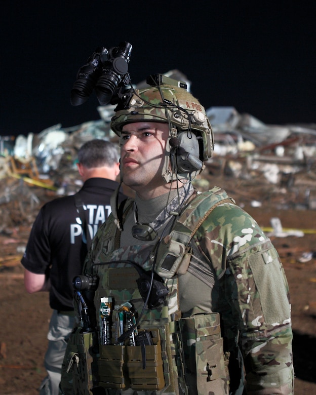 Oklahoma National Guard soldiers and airmen respond to a devastating tornado that ripped through Moore, Okla., May 20, 2013. (Photo by Sgt. 1st Class Kendall James)