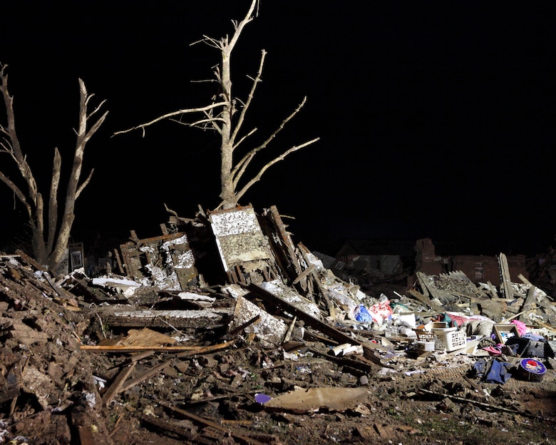 Oklahoma National Guard soldiers and airmen respond to a devastating tornado that ripped through Moore, Okla., May 20, 2013. (Photo by Sgt. 1st Class Kendall James)