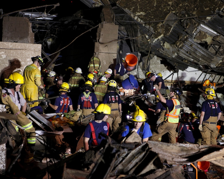 Oklahoma National Guard soldiers and airmen respond to a devastating tornado that ripped through Moore, Okla., May 20, 2013. (Photo by Sgt. 1st Class Kendall James)