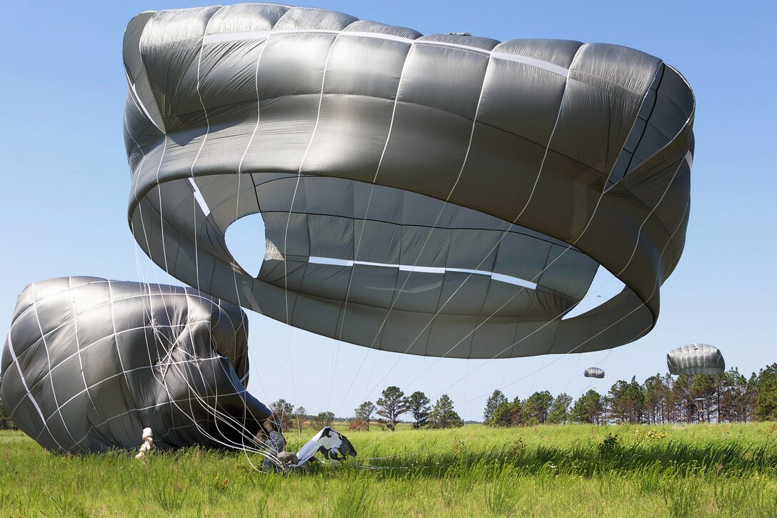 U.S. Army Sgt. 1st Class Joseph Manning lands on a drop zone during the Yudh Abhyas bilateral training exercise on Fort Bragg, N.C., May 15, 2013. Manning, a paratrooper, is assigned to the 82nd Airborne Division’s 1st Brigade Combat Team.