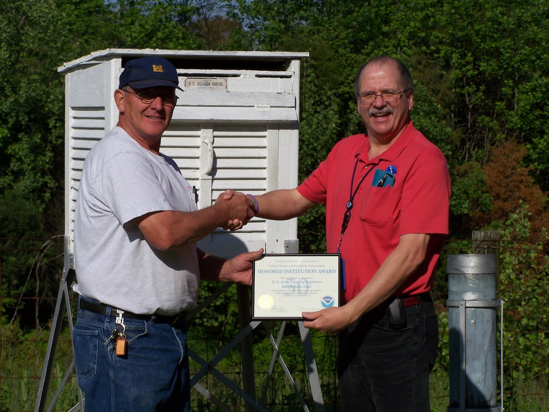 Mike Crow, National Oceanic and Atmospheric Administration (NOAA), presented Rough River Lake, Falls of Rough, Ky., with the U.S. Department of Commerce NOAA Honored Institution Award in recognition of 50 years of Weather Observations in cooperation with the National Weather Service. Maintenance Leader Layman Lucas received the award on behalf of the Rough River Lake project staff.
