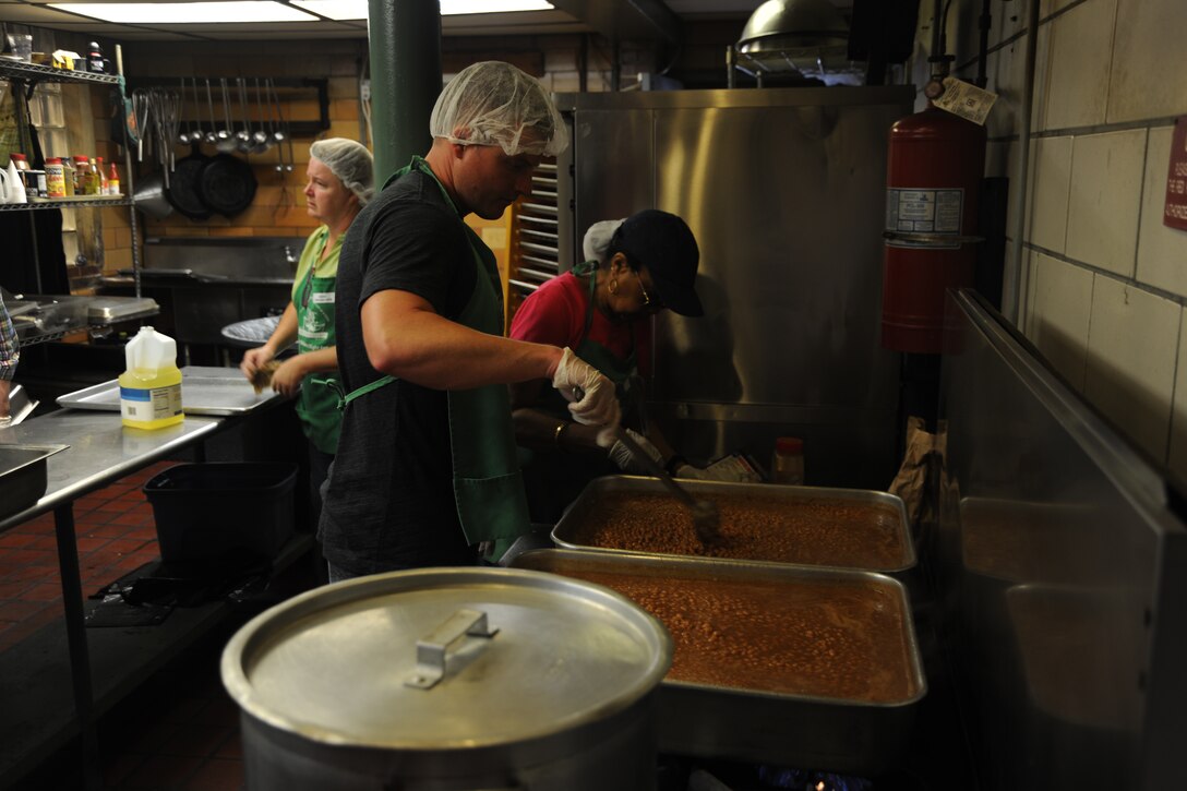 Team Andrews volunteers prepare food for guests at So Others May Eat in Washington D.C. on May 21, 2013. SOME is a non-profit organization which feeds homeless and less-fortunate families and people. The volunteers served approximately 400 meals. (U.S. Air Force photo/Airman 1st Class Joshua R. M. Dewberry)
