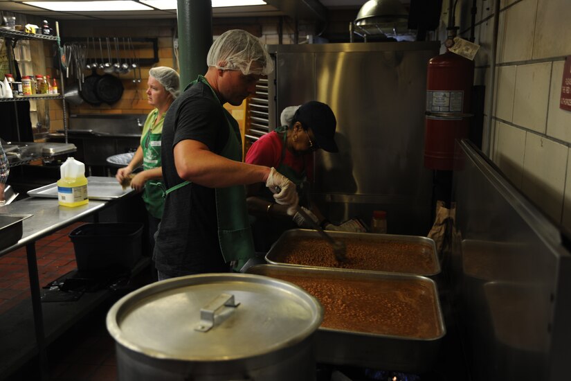 Team andrews give back with so others may eat joint base andrews news
