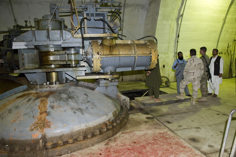 USACE engineers meet with Afghan technicians at the Kajaki Dam power house. (USACE photo – Mark Ray)