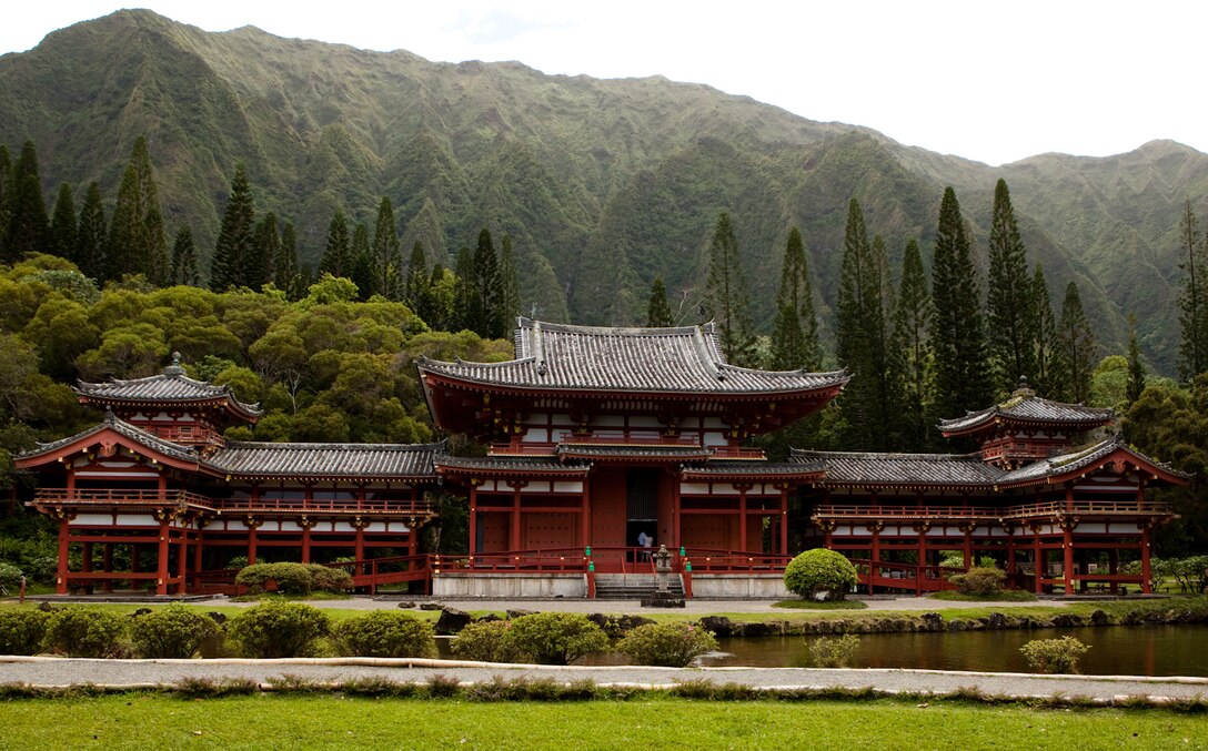 VALLEY OF THE TEMPLES MEMORIAL PARK, Hawaii - The replica of the Japanese Byodo-In Buddhist temple stays concealed in the farthest point of the Valley of the Temples Memorial Park. (U.S. Marine Corps photo by Cpl. James A. Sauter) 
