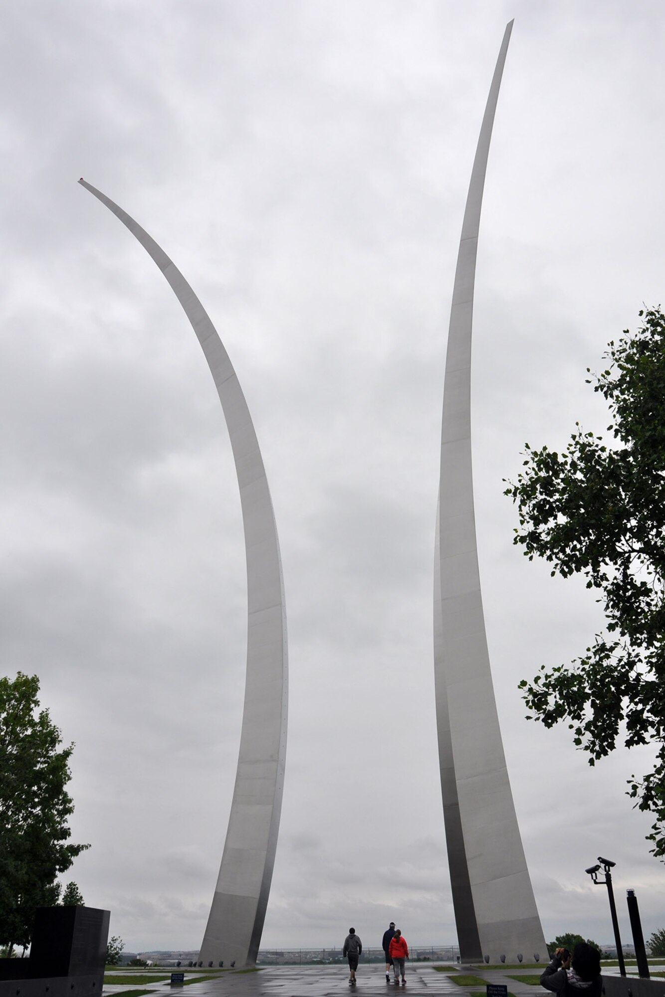 ARLINGTON, Va. - A group of personnel, family and friends from Youngstown Air Reserve Station (YARS), Ohio tour the Air Force Memorial here, May 18, 2013. The memorial, located just outside Washington, D.C. was one of many sites visited during a bus trip to the nation’s capital sponsored by the YARS Outdoor Recreation Office. For more information about activities and equipment available from YARS Outdoor Recreation, contact their office at 330-609-1501.