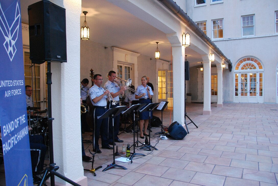 Papana performing on First Friday at The Hawaii State Museum of Art 