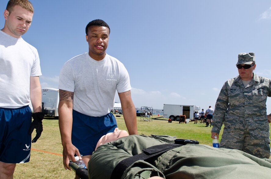 A U.S. Airman assigned to a fatality search and recovery team, California National Guard’s Homeland Response Force (HRF), demonstrates how to use a collapsible stretcher during an emergency response training exercise at Naval Amphibious Base Coronado, Calif., May 24, 2013. More than 100 Airmen from the Missouri and California National Guard’s HRF received emergency response training on natural disasters and domestic terrorist attacks. (U.S. Air National Guard photo by Tech. Sgt. Michael Crane/Released)