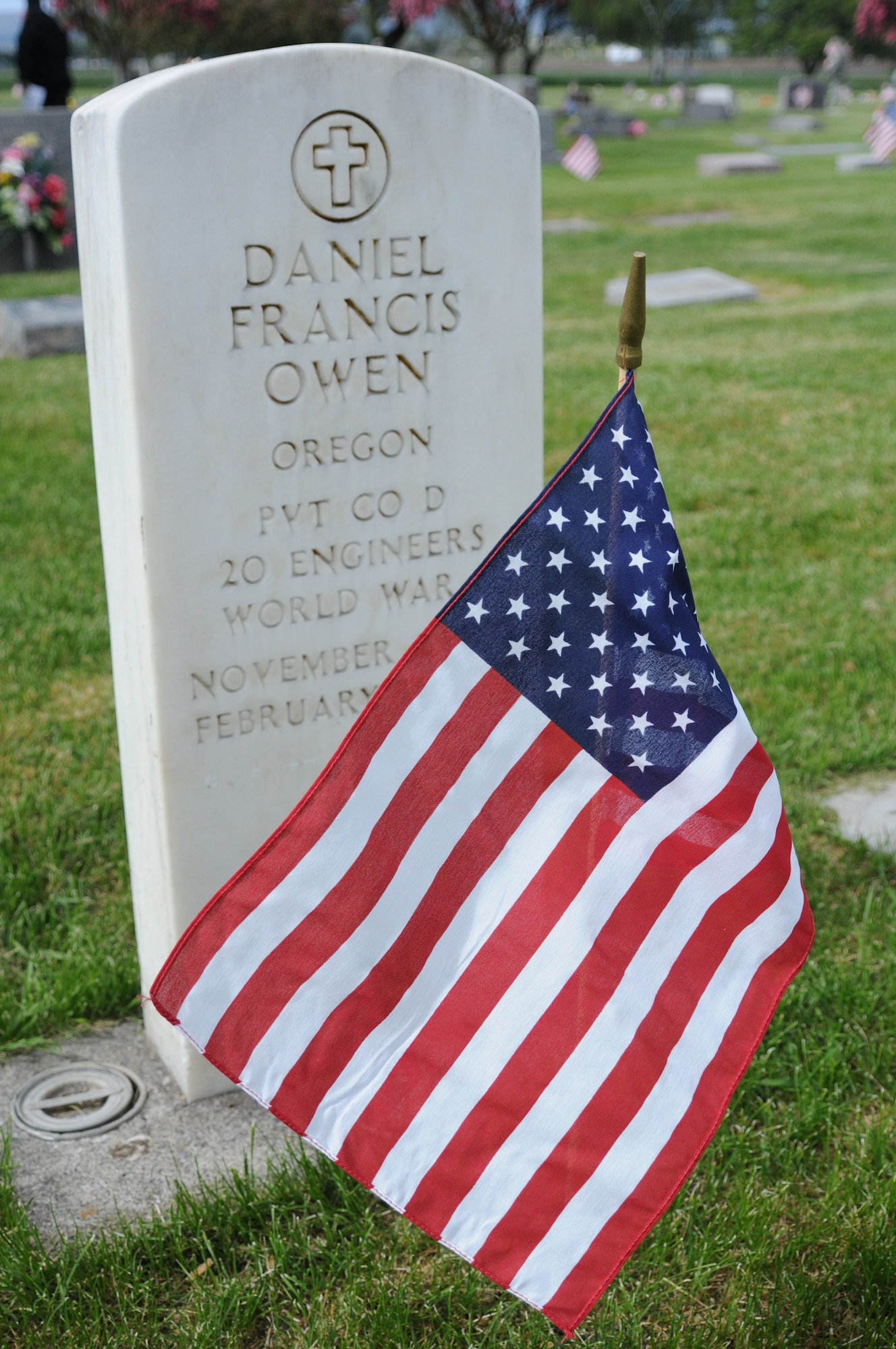 U.S. flags decorate the graves of local veterans at Mount Calvary Cemetery in Klamath Falls, Ore. May 23, 2013.  Airman from the 173rd Fighter Wing spent their morning placing flags in honor of Memorial Day.  (U.S. Air National Guard photo by Master Sgt. Jennifer Shirar) RELEASED    