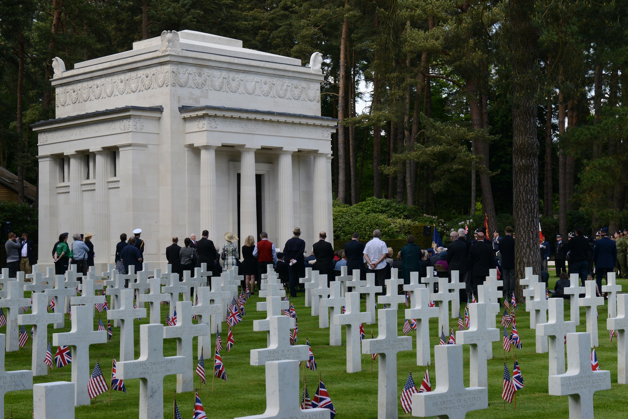 BROOKWOOD, United Kingdom – Members of the 422nd Air Base Group, Ceremonial Association of Surrey Police, British Army 2nd Army Training Regiment, Army Training Centre, Pirbright, United Kingdom, and local community honor U.S. servicemembers killed during World War I during a Memorial Day Ceremony at Brookwood Military Cemetery, United Kingdom, May 26. Brookwood, the final resting place for 468 servicemembers and 41 unknown servicemembers from World War I, is one of the smallest American cemeteries in the United Kingdom. (U.S. Air Force photo by Tech. Sgt. Chrissy Best)