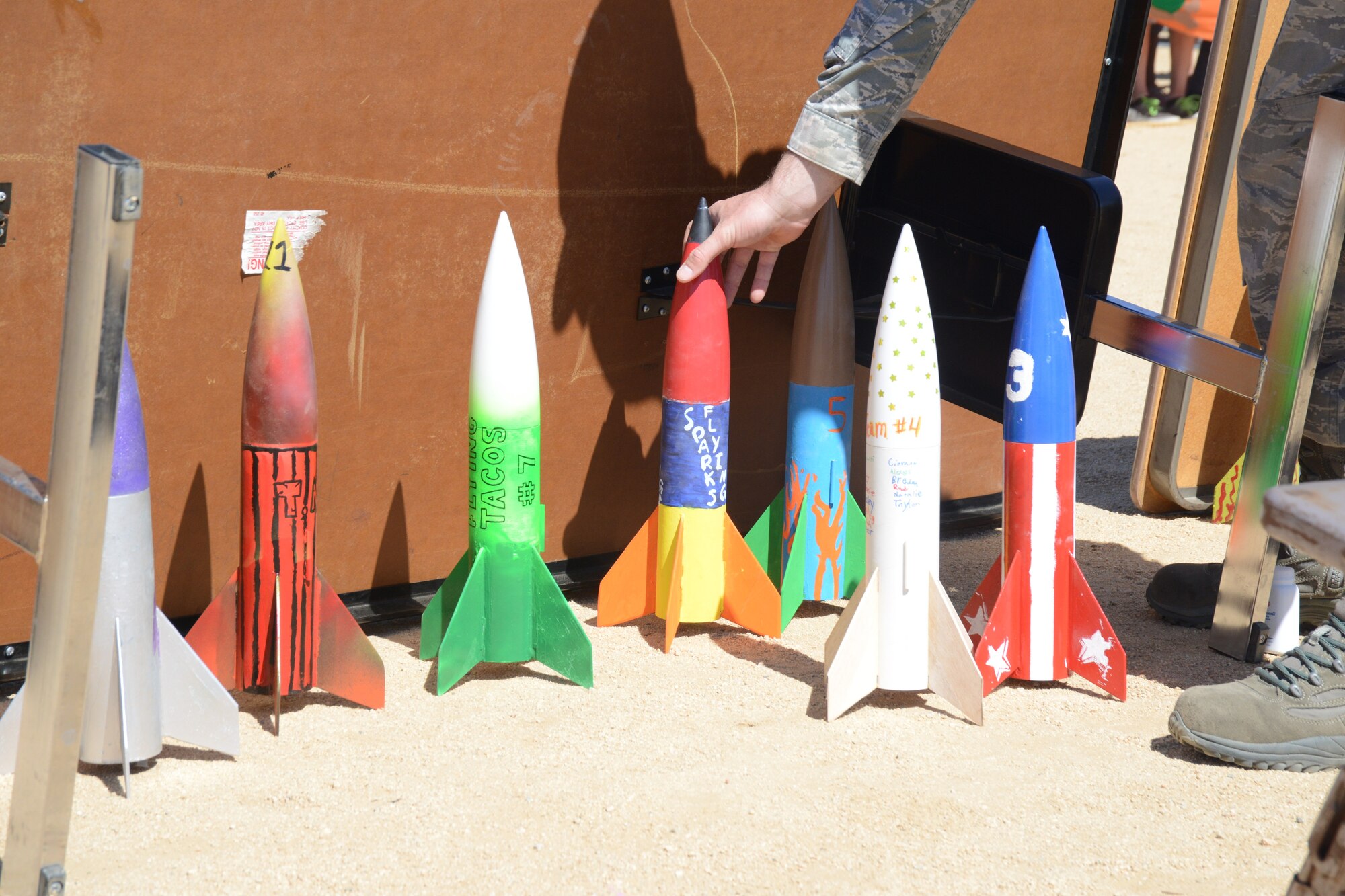 Twelve teams consisting of 4th, 5th and 6th graders put their collective
heads together to build rockets for the 1st Annual Edwards Intermediate
Space Challenge. (U.S. Air Force photo by Kenji Thuloweit) 
