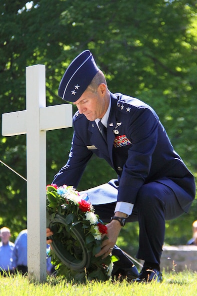 GROTON, Mass. -- Maj. Gen. Craig Olson, program executive officer for Command, Control, Communications, Intelligence and Networks, places a wreath at a fallen soldier's grave marker during a Memorial Day ceremony here, May 27. Olson served as the town's annual Memorial Day parade Grand Marshall and primary speaker for a ceremony at Groton Cemetery. (Photo by Karen Riggert)