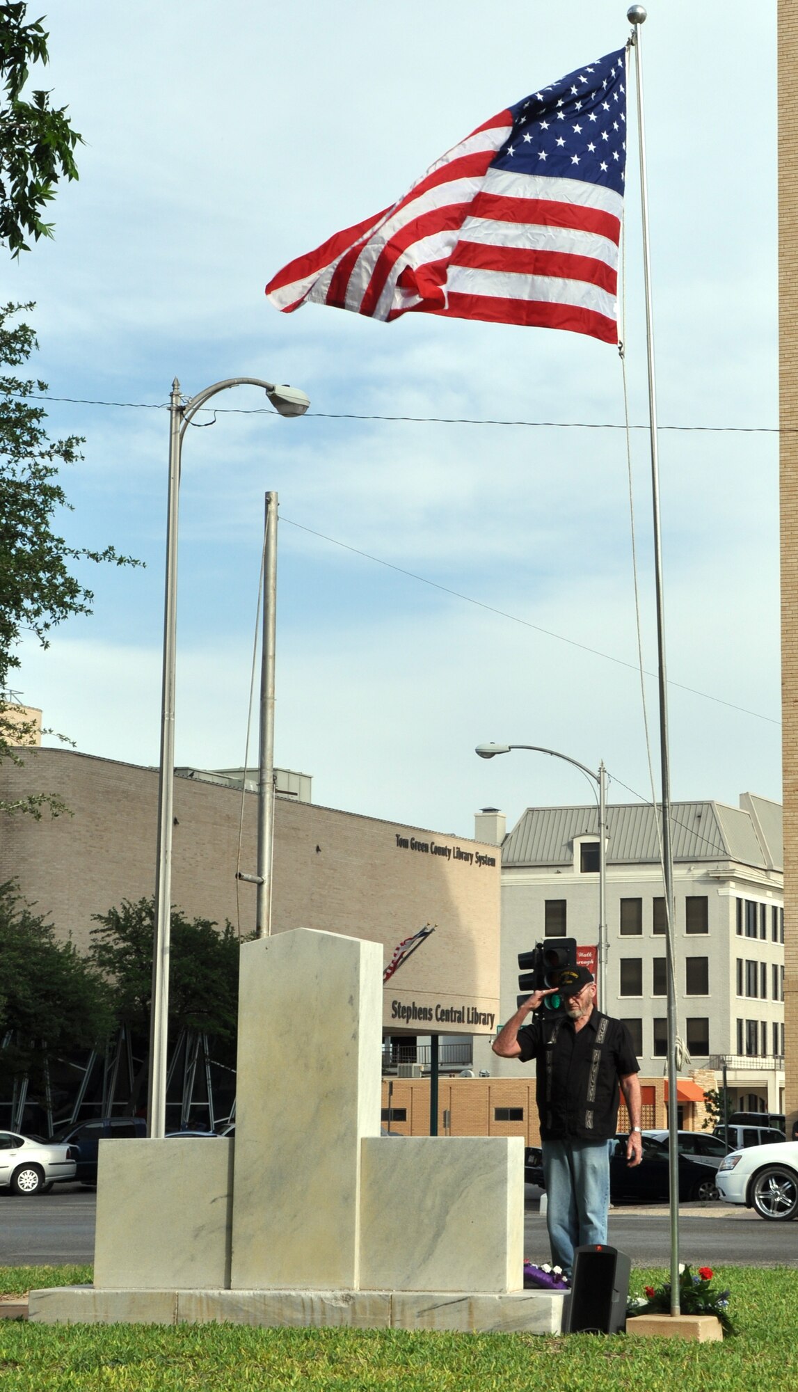 SAN ANGELO, Texas – Mick Senik, Veterans of Foreign Wars Post 1815 Commander, salutes the veterans’ memorial outside the Tom Green County Courthouse during the Memorial Day Commemoration ceremony, May 27. Before his salute, Senik placed a floral reef at the base of the memorial. (U.S. Air Force photo/ Airman 1st Class Joshua Edwards)