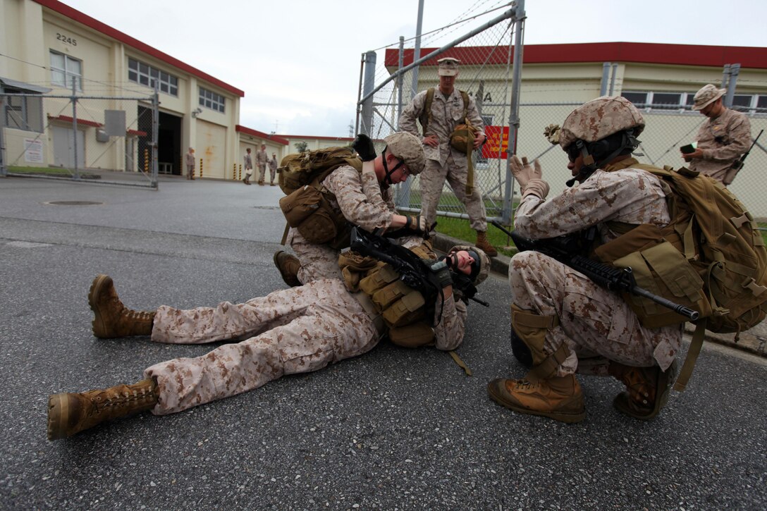 Marines with the 31st Marine Expeditionary Unit’s Air Naval Gunfire Liaison Company detachment treat a simulated casualty while arranging an evacuation during a sustainment training event here, Oct. 31. The detachment, along with members of 5th ANGLICO, honed their numerous combat proficiencies during a two-day training session. Basic patrolling, combat life-saving, landing zone selection, casualty evacuation and “talking-on” close air support were the primary skills practiced during the training. The ANGLICO detachment provides the 31st MEU commander a liaison capability and plans, coordinates, and conducts terminal control of fires in support of joint, allied and coalition forces. The 31st MEU is the Marine Corps’ force in readiness for the Asia-Pacific region and the only continuously forward deployed MEU. 