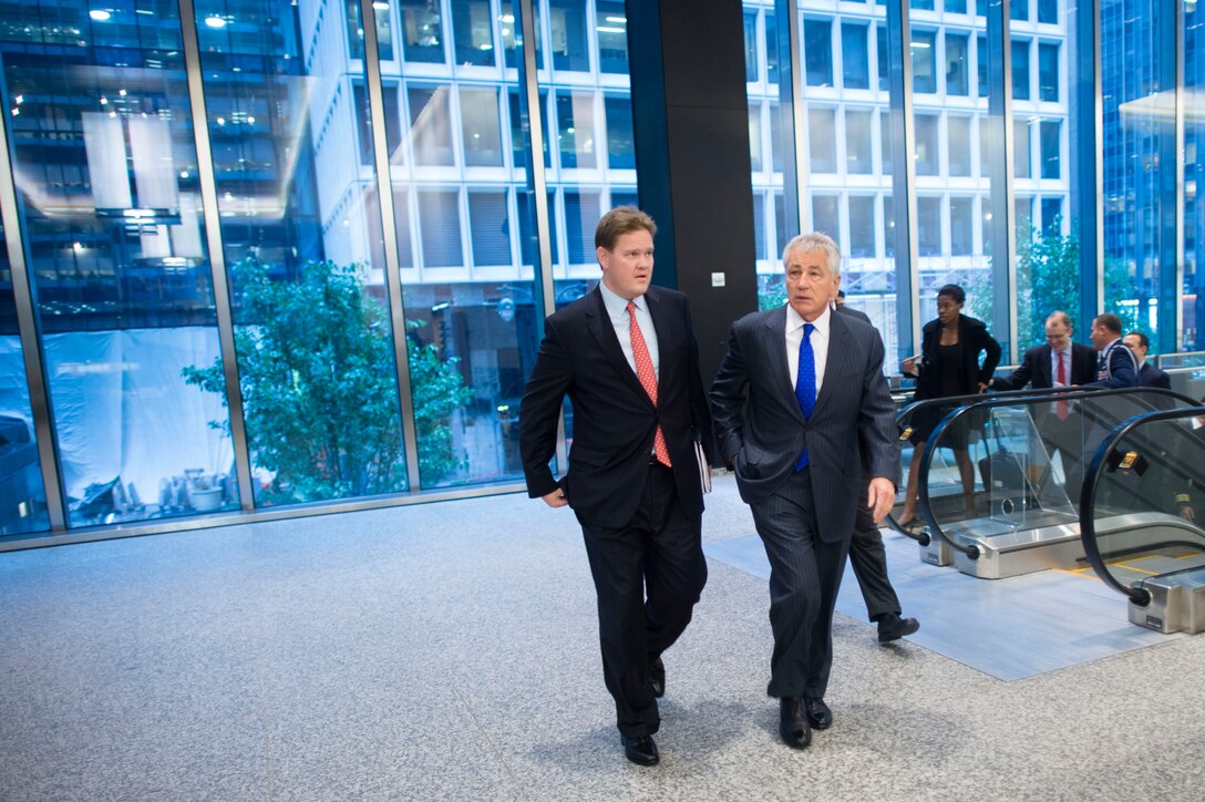 Defense Secretary Chuck Hagel walks with Nate Gatten of J.P. Morgan Chase to a meeting with leaders of corporate and nonprofit veterans organizations in New York, Nov. 1, 2013. 