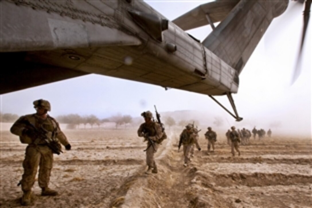 U.S. Marines run toward a CH-53E Super Stallion helicopter after an interdiction operation at Gurjat village in Afghanistan's Helmand province, Oct. 28, 2013.