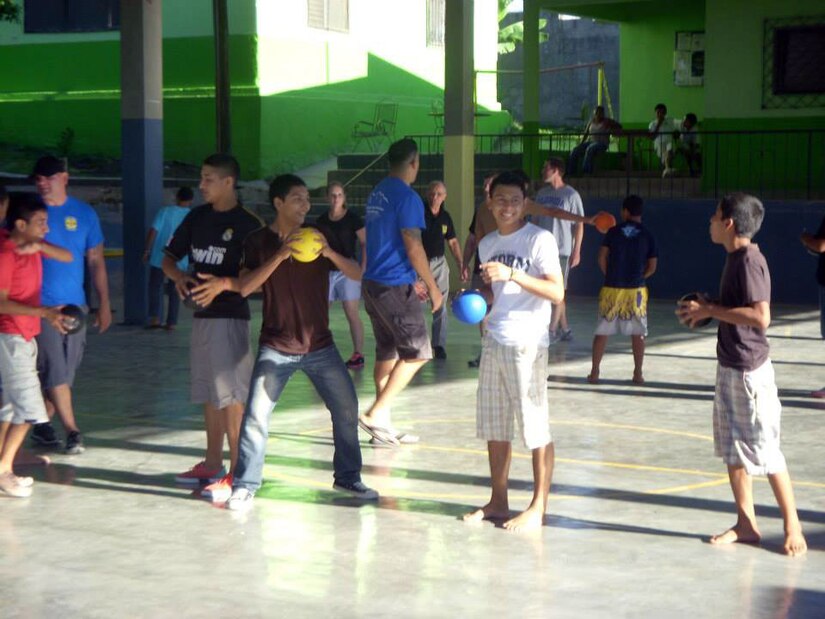 Members of Joint Task Force-Bravo's Army Forces (ARFOR) Battalion paid a visit to the children of the Horizontes al Futuro orphanage in Comayagua, Honduras, Nov. 3, 2013.  The ARFOR members brought sandwiches, chips and drinks for the children for lunch, and spent the day playing games and visiting with the kids.  (U.S. Air Force photo by Master Sgt. Terry LaBreck)