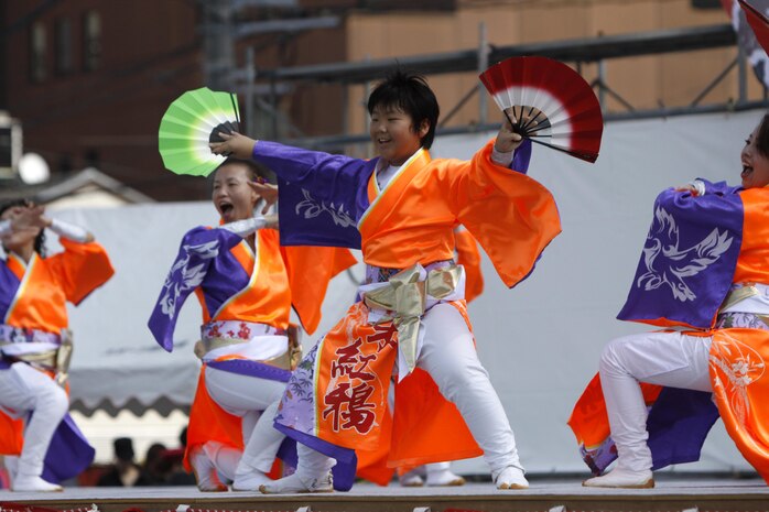 A beautifully garbed Japanese performer dances with fans during his performance at the 55th Annual Iwakuni Festival held in downtown Iwakuni Oct. 16. The dance groups moved to the beats of hip-hop or traditional Japanese music. Thirty-two groups performed, which included 500 dancers in total entertaining all in attendance during the lively autumn festival.