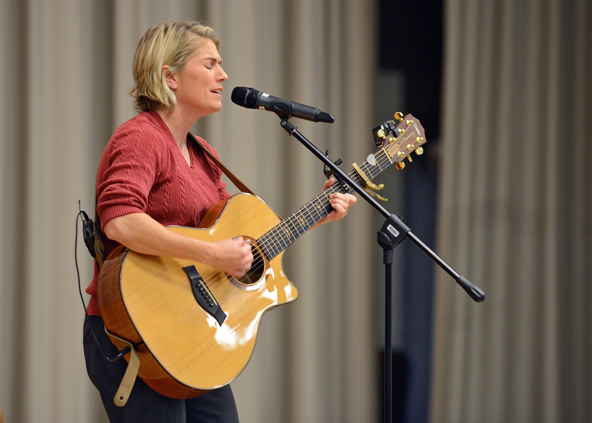 Jen Housholder from Hous Band performs a couple of her songs in support of the Wingman Day event held Nov. 4 at the Base Theater. Housholder, a radar engineer with the 775th Test Squadron at Edwards and a U.S. Army Reservist, spoke about her personal journey from combat to recovery through the power and therapy of music. (U.S. Air Force photo by Jet Fabara)