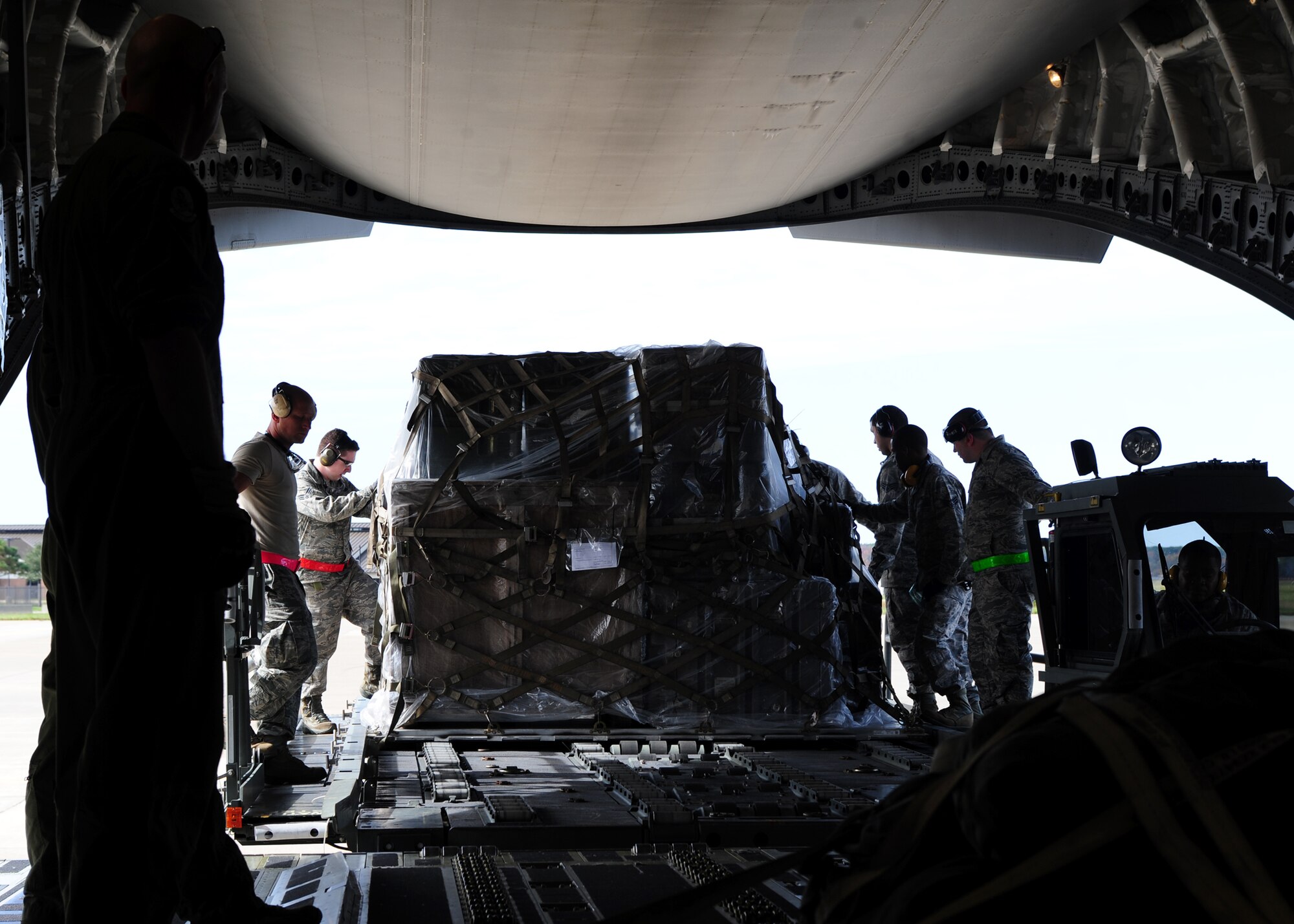 Airmen of the 71st Aerial Port Squadron prepare to load a baggage pallet onto a C-17 Globemaster III during a training exercise at Langley Air Force Base, Va., Nov. 2, 2013. The 71st APS is an Air Force Reserve unit that provides logistical functions to ports of debarkation, to include passenger and cargo processing, airdrop rigging and preparing cargo for flight. (U.S. Air Force photo by Airman Areca T. Wilson/Released)