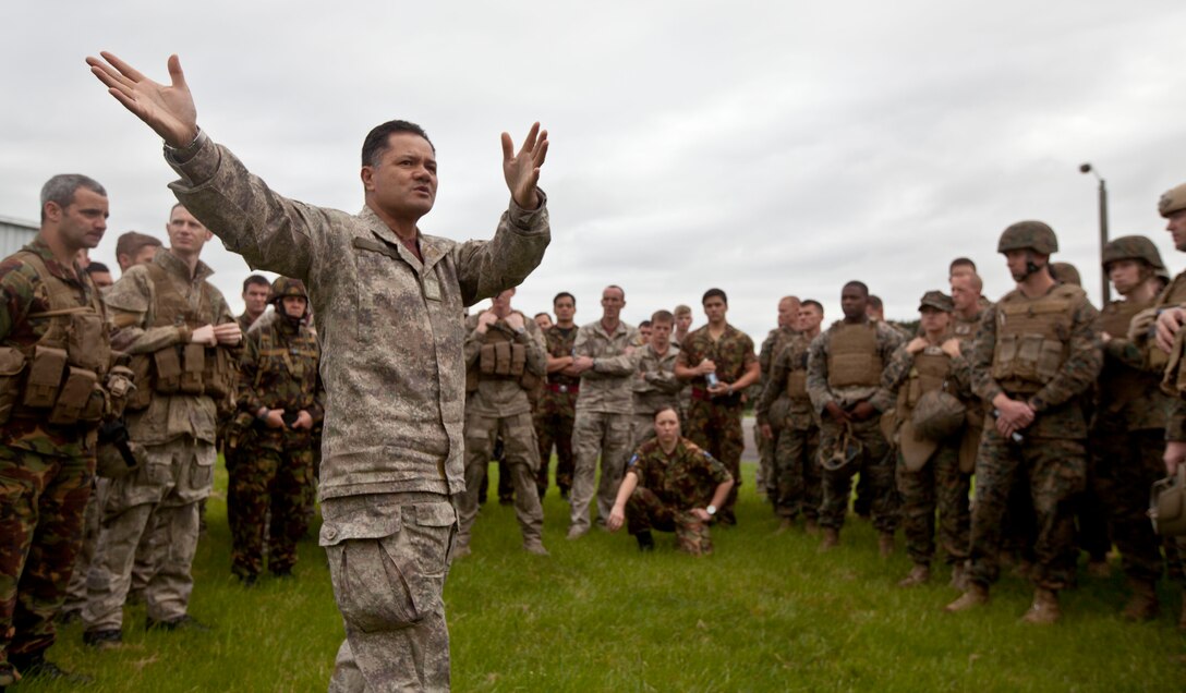 Warrant Officer Class 1 Rodger Moana, senior weapons instructor with 1st Royal New Zealand Infantry Regiment, New Zealand Defence Force, from Palmerston North, New Zealand, gives a brief during the initial stages of exercise Southern Katipo 2013 at Linton Military Camp in Linton, New Zealand, Nov. 4. The purpose of SK13 strengthens military to military relationships and cooperation with partner nations and the New Zealand Defence Force.