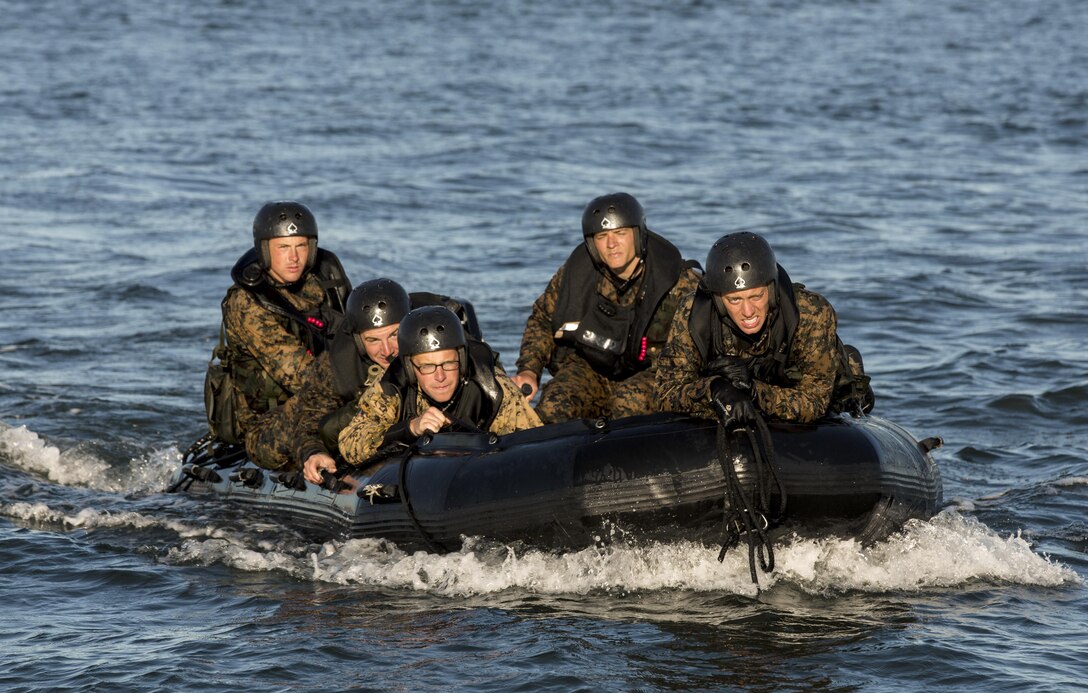 Marines helocast in Coronado