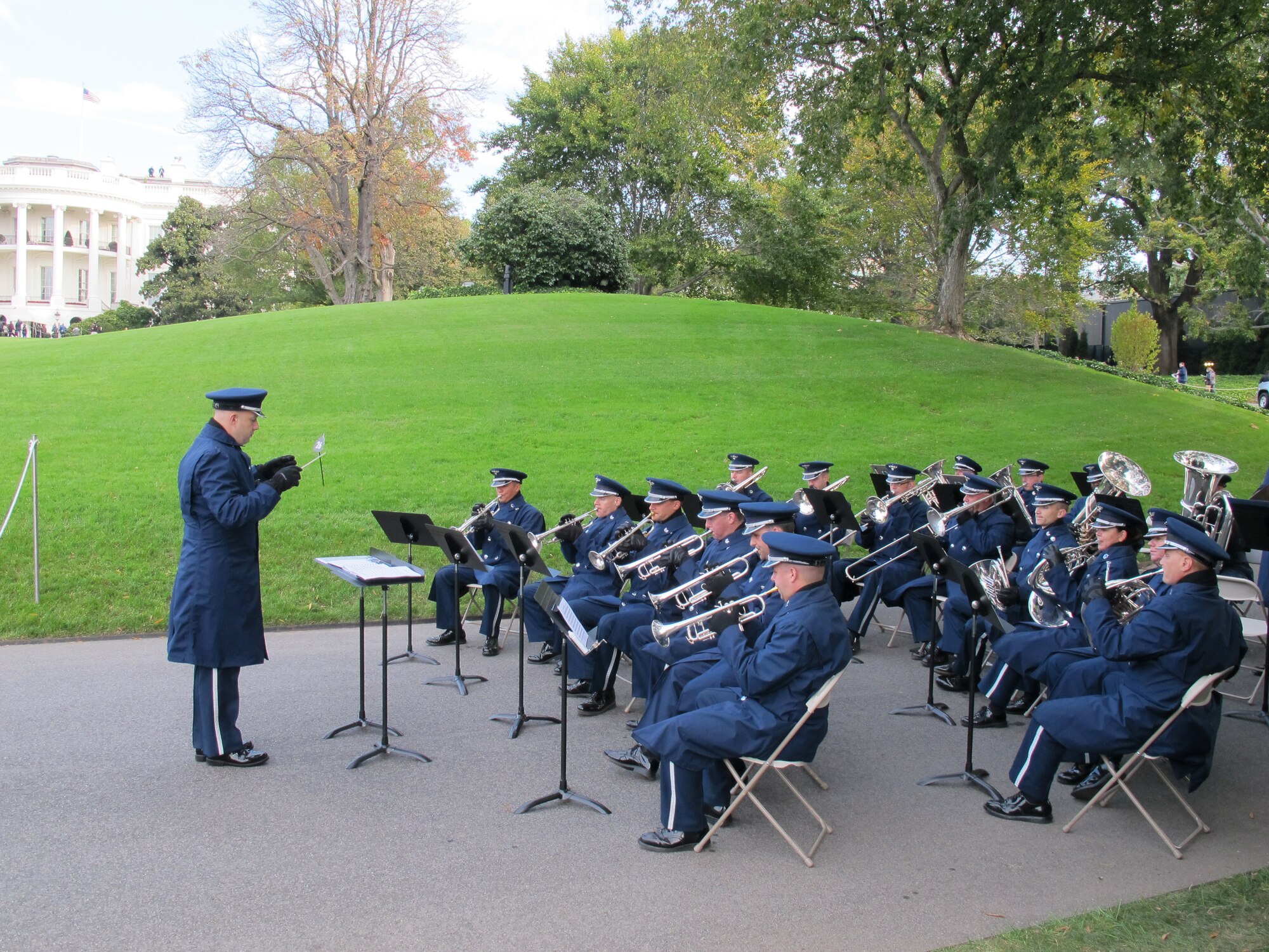 The Ceremonial Brass, conducted by Capt. Dave Alpar, performs at the Fall
White House Garden Tour. (A.F. photo by Technical Sgt. Josh Cullum)
