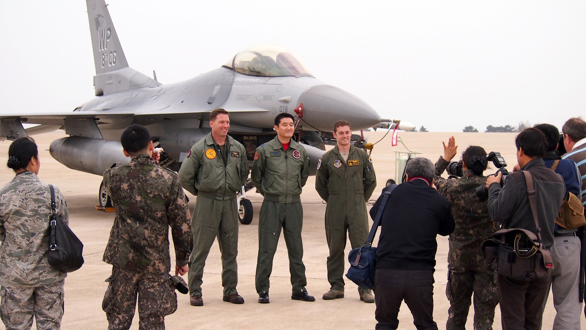 KUNSAN AIR BASE, Republic of Korea – U.S. and Republic of Korea fighter pilots pose for pictures next to their jets during the Exercise Max Thunder media day on Kunsan Air Base, Republic of Korea, Nov. 6. Max Thunder integrates U.S. and ROK forces to train on close air support missions to ensure mutual understanding and trust between the two nations. The exercise enhances the readiness of U.S. and ROK forces to defend the Republic of Korea  and sustain the capabilities which strengthen the ROK-U.S. Alliance. (U.S. Air Force photo by Tech. Sgt. Thomas J. Doscher)