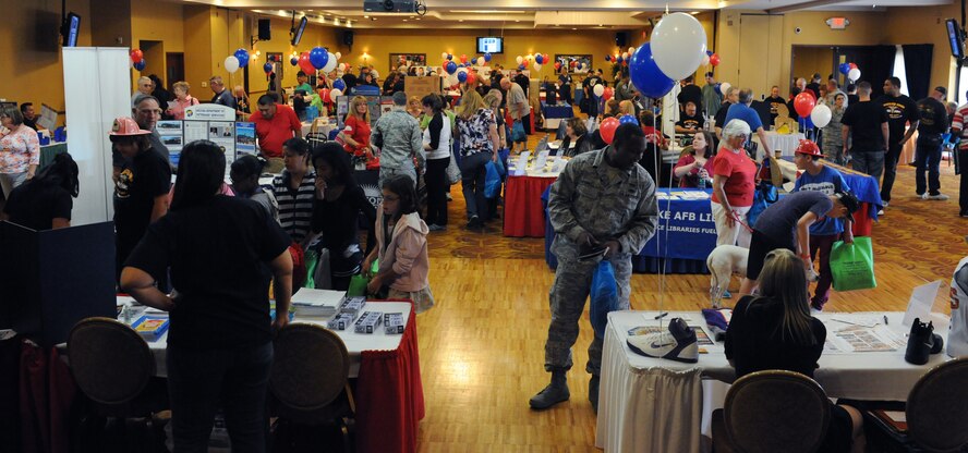 Participants crowd around tables Nov. 1 at the Family Health Expo. (U.S. Air Force photo/Airman 1st Class Pedro Mota)