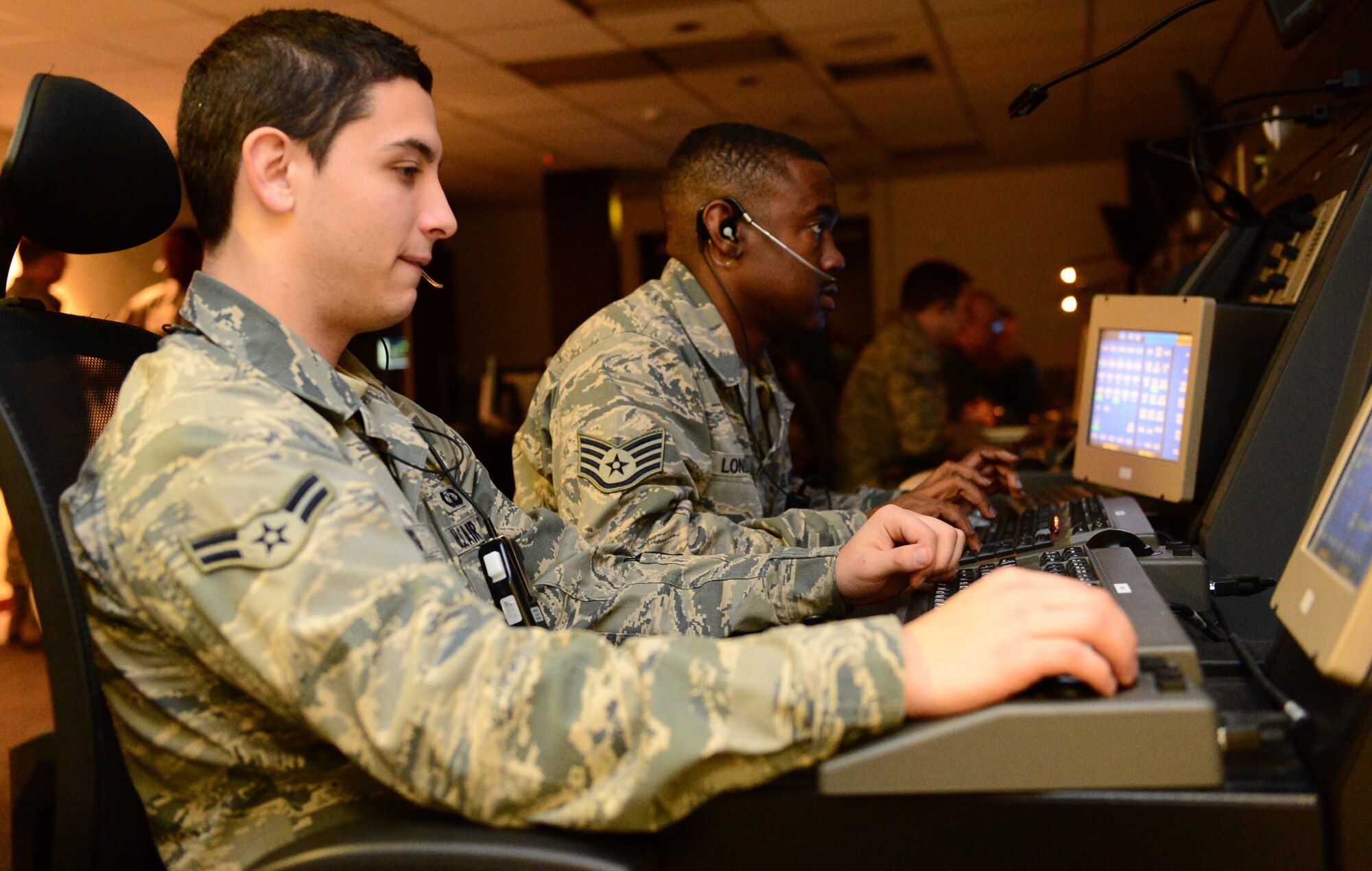 Airman 1st Class Alexander Kurdo, 48th Operations Support Squadron air traffic controller monitors air traffic for Royal Air Forces Lakenheath and Mildenhall with Staff Sgt. Richard London, 48th OSS, air traffic control watch supervisor on RAF Lakenheath, England, Nov. 7, 2013. The 48th OSS manages the flow of air traffic within 40 nautical miles of the base. (Air Force photo by Airman 1st Class Dawn M. Weber/Released)
