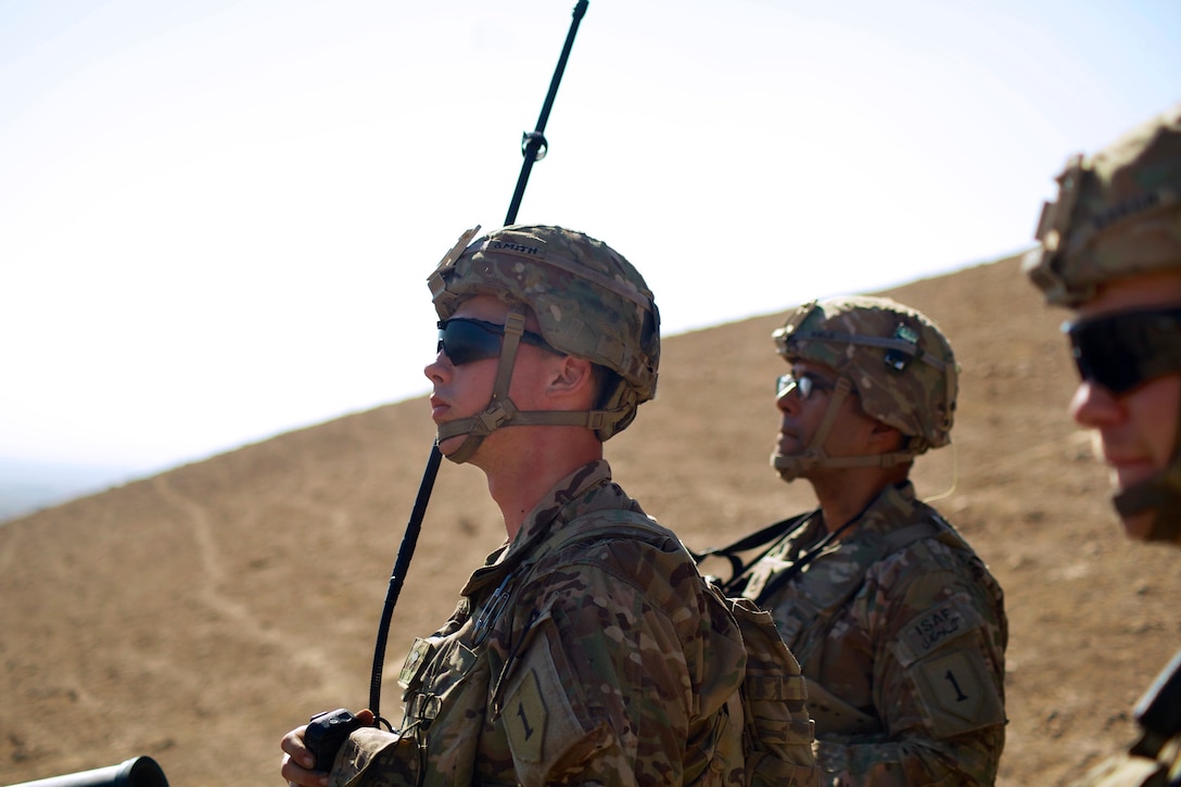 U.S. Army Spc. Ethan Smith, left, and U.S. Army Staff Sgt. Waldemar ...