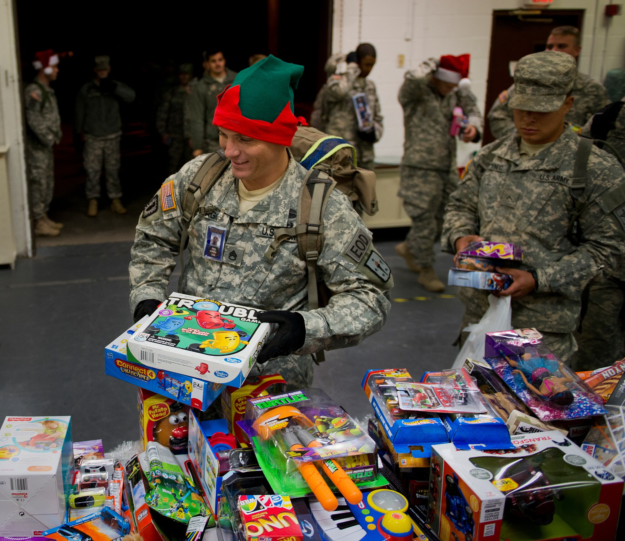 A Soldier assigned to the Army Detachment of the Naval School Explosive Ordnance Disposal drops off a toy at the Airman’s Attic for Eglin’s annual holiday toy drive Nov. 13.  More than 300 Soldiers marched from Foster Stadium to drop off the toys.  The toy giveaway is Nov. 23 from 8 a.m. to 3 p.m. at Bldg. 615.  The giveaway is open to servicemembers E-6 and below.  Donation will be accepted through Nov. 21.  (U.S. Air Force photo/Samuel King Jr.)