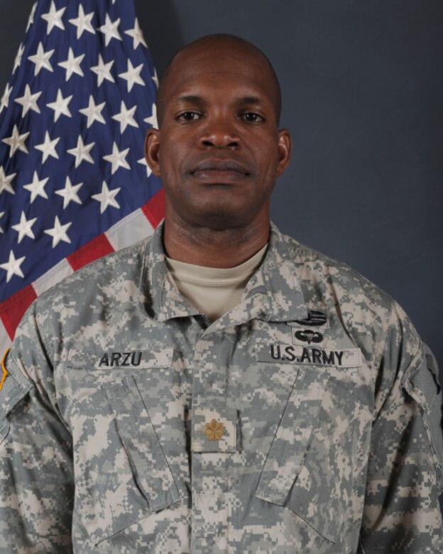 U.S. Army Major, immigrant, honored by ethnic organization > Air Combat ...