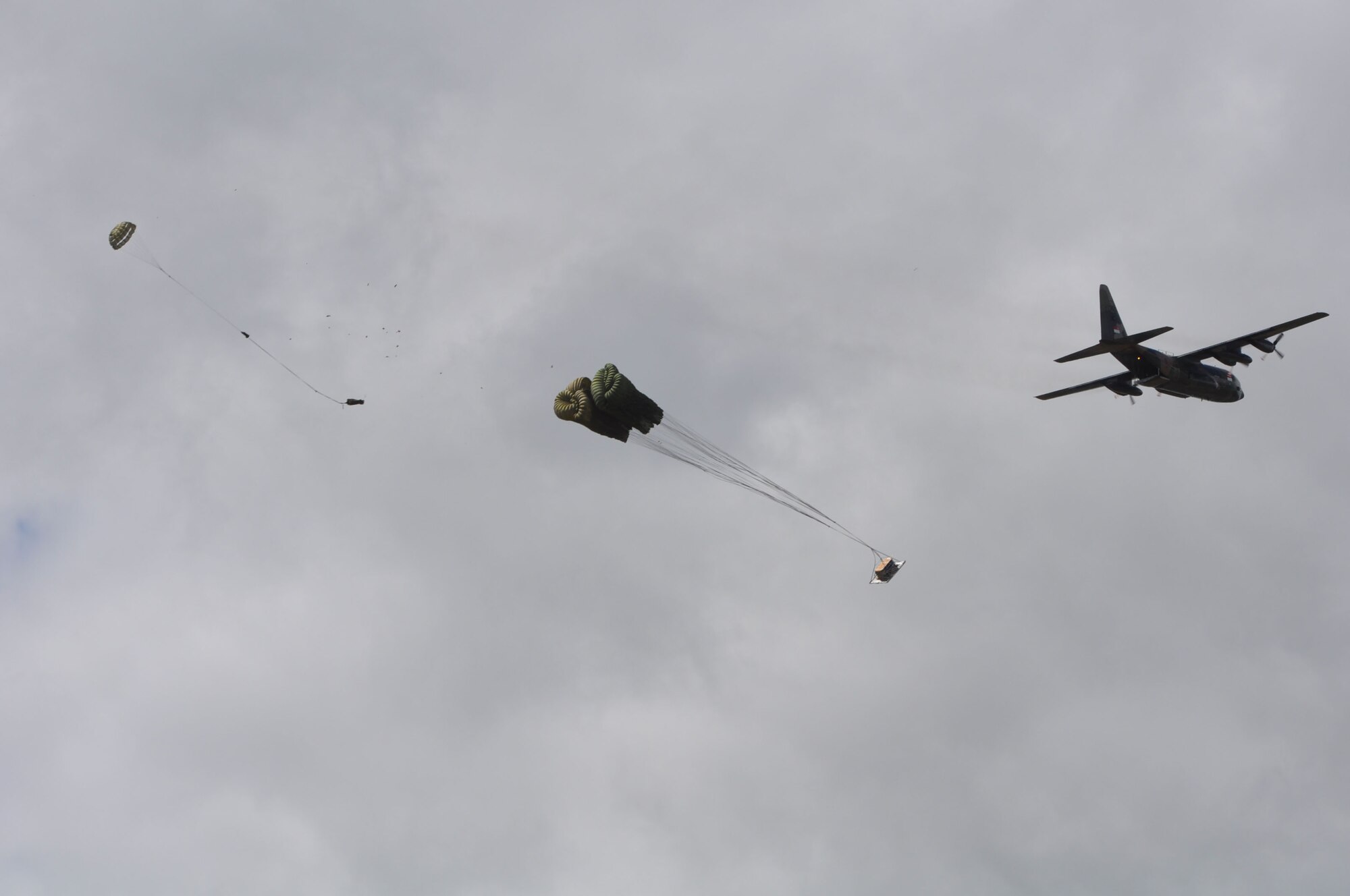 OHAKEA, New Zealand -- An extraction parachute breaks away from the main parachute during a tactical air drop from the ramp of a Republic of Singapore Armed Forces C-130 Hercules during Exercise Kiwi Flag Nov. 14 at the New Zealand Defence Force Raumi Drop Zone near Ohakea, New Zealand. The cargo plane is dropping palleted cargo to awaiting service members from New Zealand, Australia, Singapore and the United States. Kiwi Flag personnel are supporting Exercise Southern Katipo -- held on New Zealand’s South Island. (U.S. Air Force photo by Senior Master Sgt. Denise Johnson/Released)