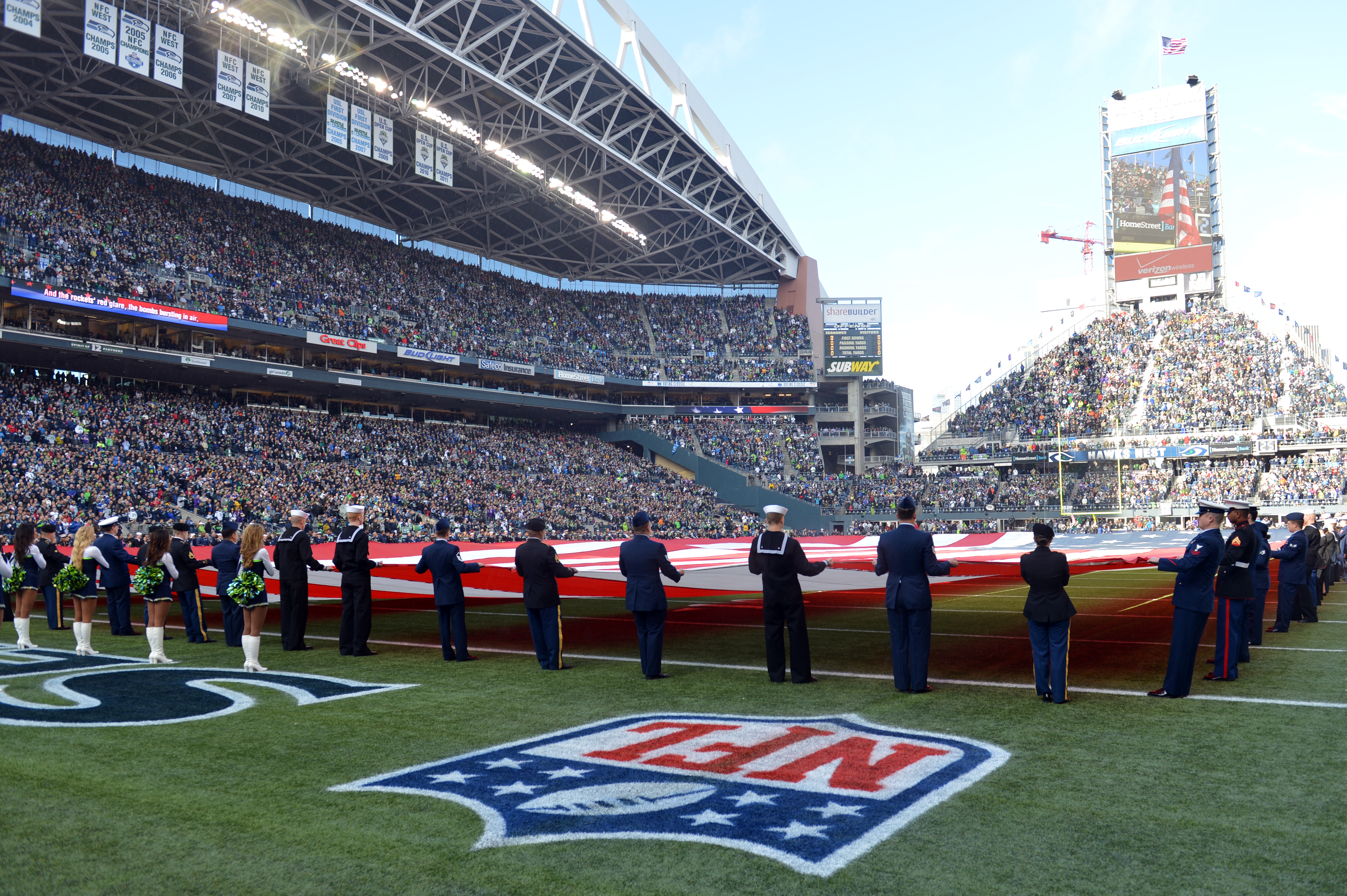 Local service members participate in Seahawks' Salute to Service > Team