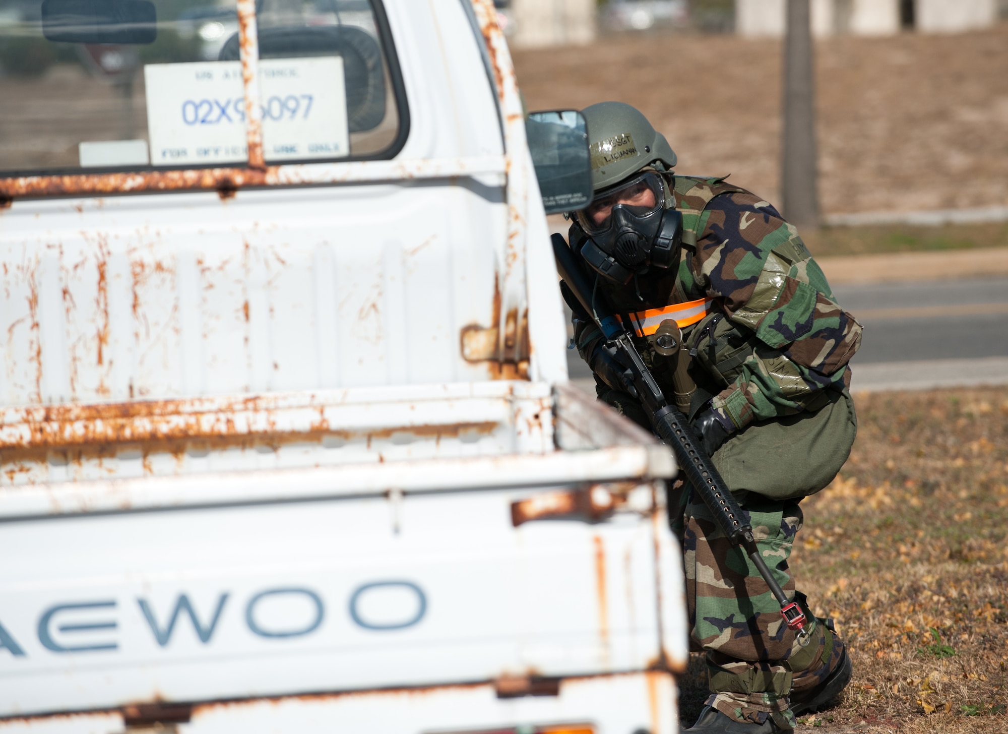 Staff Sgt. Nikki Licuanan, 8th Communications Squadron, searches for simulated threats around vehicles while conducting post attack reconnaissance at Kunsan Air Base, Republic of Korea, Nov. 20, 2013. Kunsan continued exercise Beverly Bulldog 14-01 with more simulated hostile actions such as missile, mortar and ground attacks. The base tested its ability to survive and continue its primary missions under simulated hostile field conditions. The Wolf Pack, along with other 7th Air Force units, continued performing its operational and tactical wartime missions during the peninsula-wide exercise. (U.S. Air Force photo by Senior Airman Armando A. Schwier-Morales)