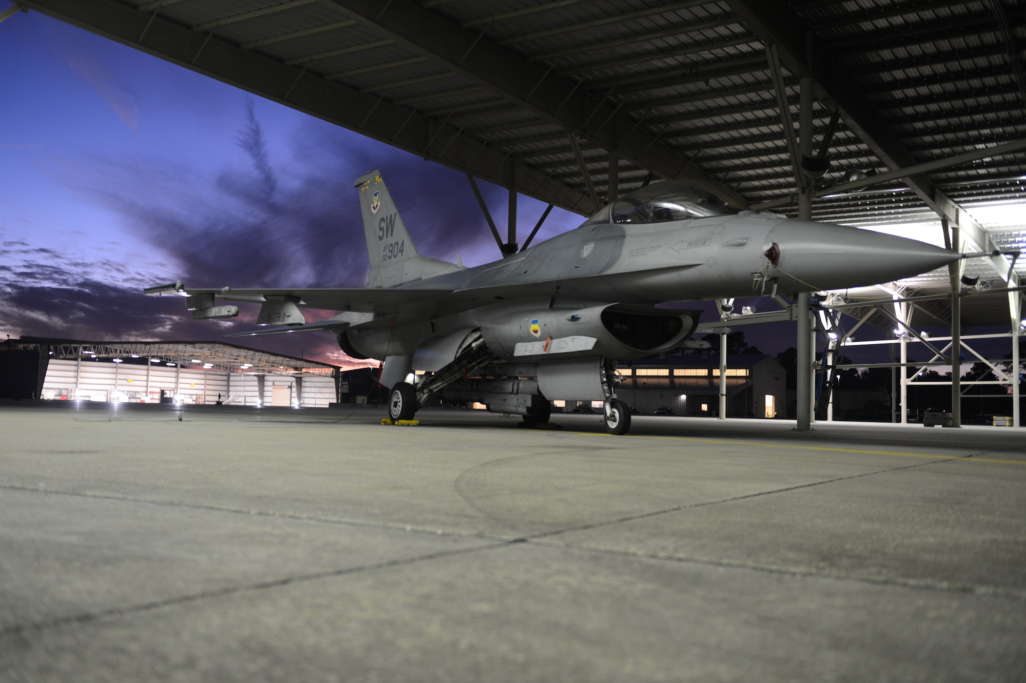 An F-16 Fighting Falcon assigned to the 20th Fighter Wing sits parked on the flightline at Shaw Air Force Base, S.C., Nov. 19, 2013. Shaw Airmen and aircraft are prepared to provide superior airpower at a moment’s notice. (U.S. Air Force photo by Tech. Sgt. Frank Miller/Released) 
