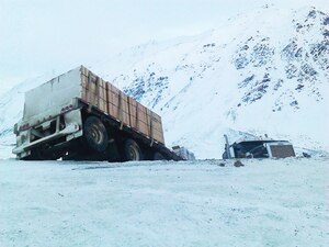 A tractor-trailer jackknifed on the Dalton Highway at Atigun Pass, Alaska, Nov. 2, 2013. In the vehicle behind the truck, two Air Force master sergeants were going hunting. They stopped and extracted the driver, who was perilously close to a 600-foot drop.