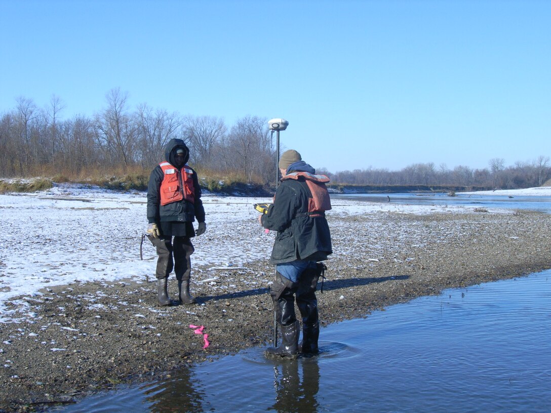 Tosin Odufuye (left) and Paul Johnson measure the Minnesota River’s water surface elevation as part of the Minnesota River Basin Integrated Watershed Study.