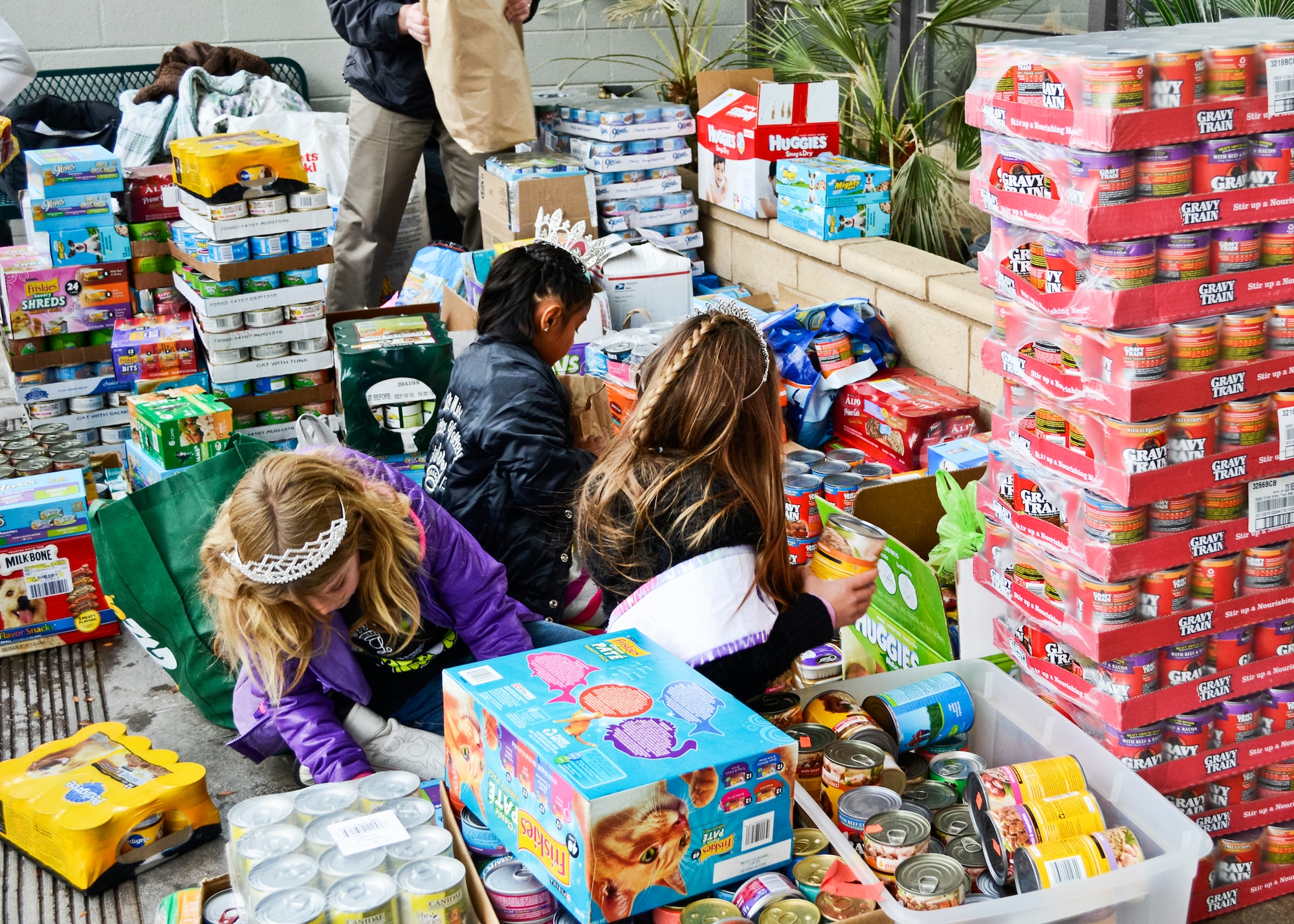 The Little Misses of the Antelope Valley provided Thanksgiving dinner to homeless cats and dogs at the Los Angeles County Department of Care and Control in Lancaster, Calif. Nov. 22. (U.S. Air Force photo by Rebecca Amber)