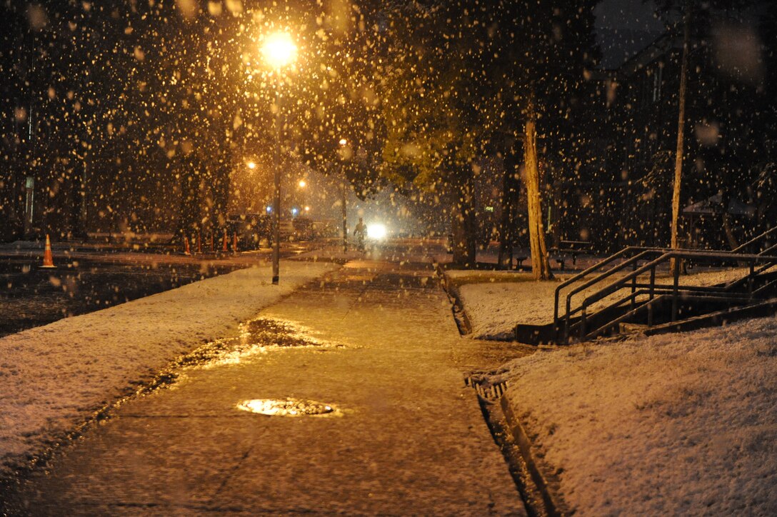 Snow falls on Marine Corps Base Quantico on Jan. 9, 2012. Folks are encouraged to prepare their vehicles for the winter driving conditions.