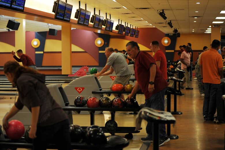 Services Spotlight Jble Bowling Centers Provide Family Friendly Fun Joint Base Langley Eustis Display