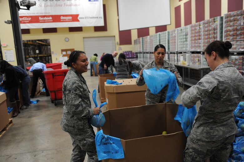 Squadron Helps St Louis Food Pantry Scott Air Force Base